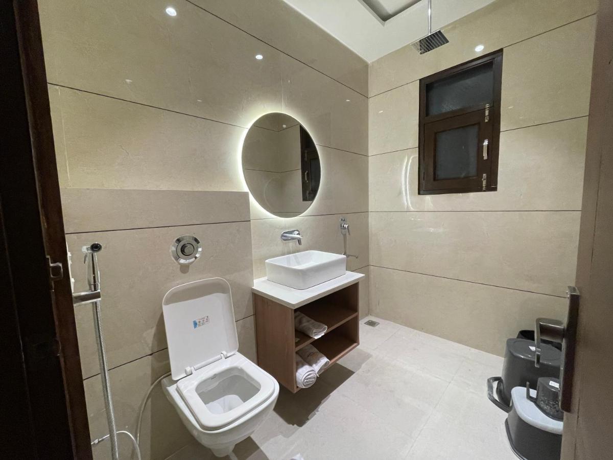 Hotel Crown Savoy, Near Railway Station & Guru Nanak Dev University Amritszár Kültér fotó