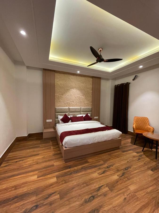 Hotel Crown Savoy, Near Railway Station & Guru Nanak Dev University Amritszár Kültér fotó