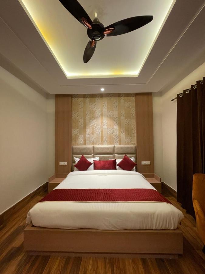 Hotel Crown Savoy, Near Railway Station & Guru Nanak Dev University Amritszár Kültér fotó