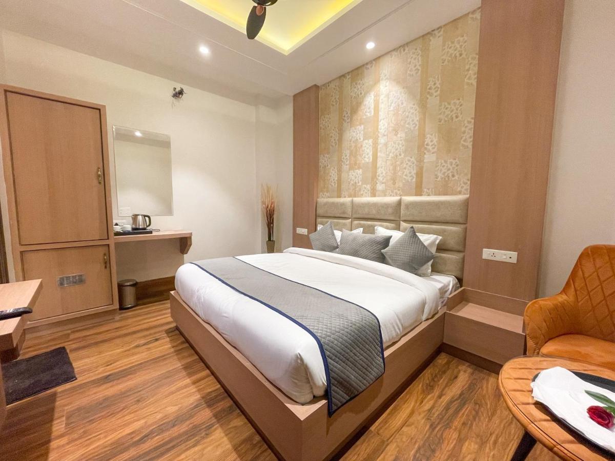 Hotel Crown Savoy, Near Railway Station & Guru Nanak Dev University Amritszár Kültér fotó