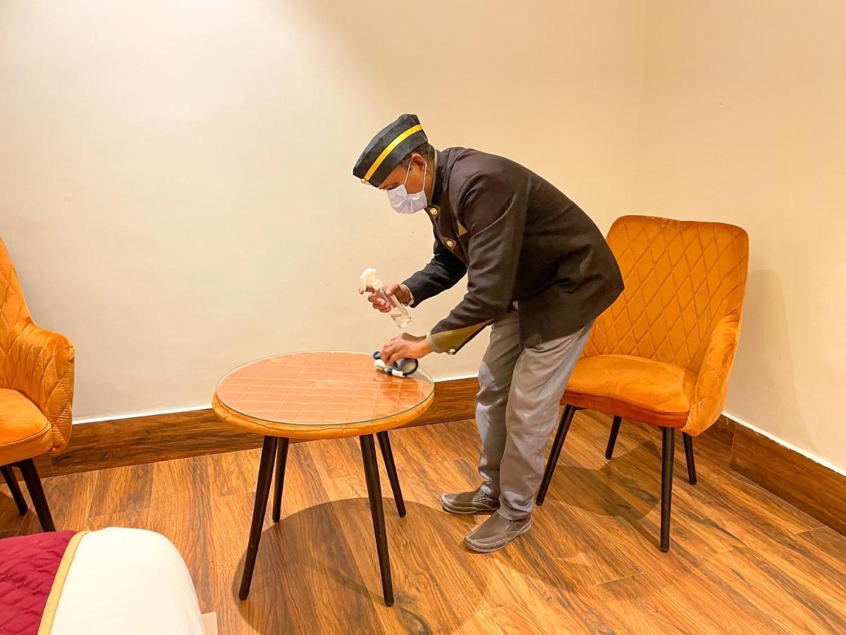 Hotel Crown Savoy, Near Railway Station & Guru Nanak Dev University Amritszár Kültér fotó