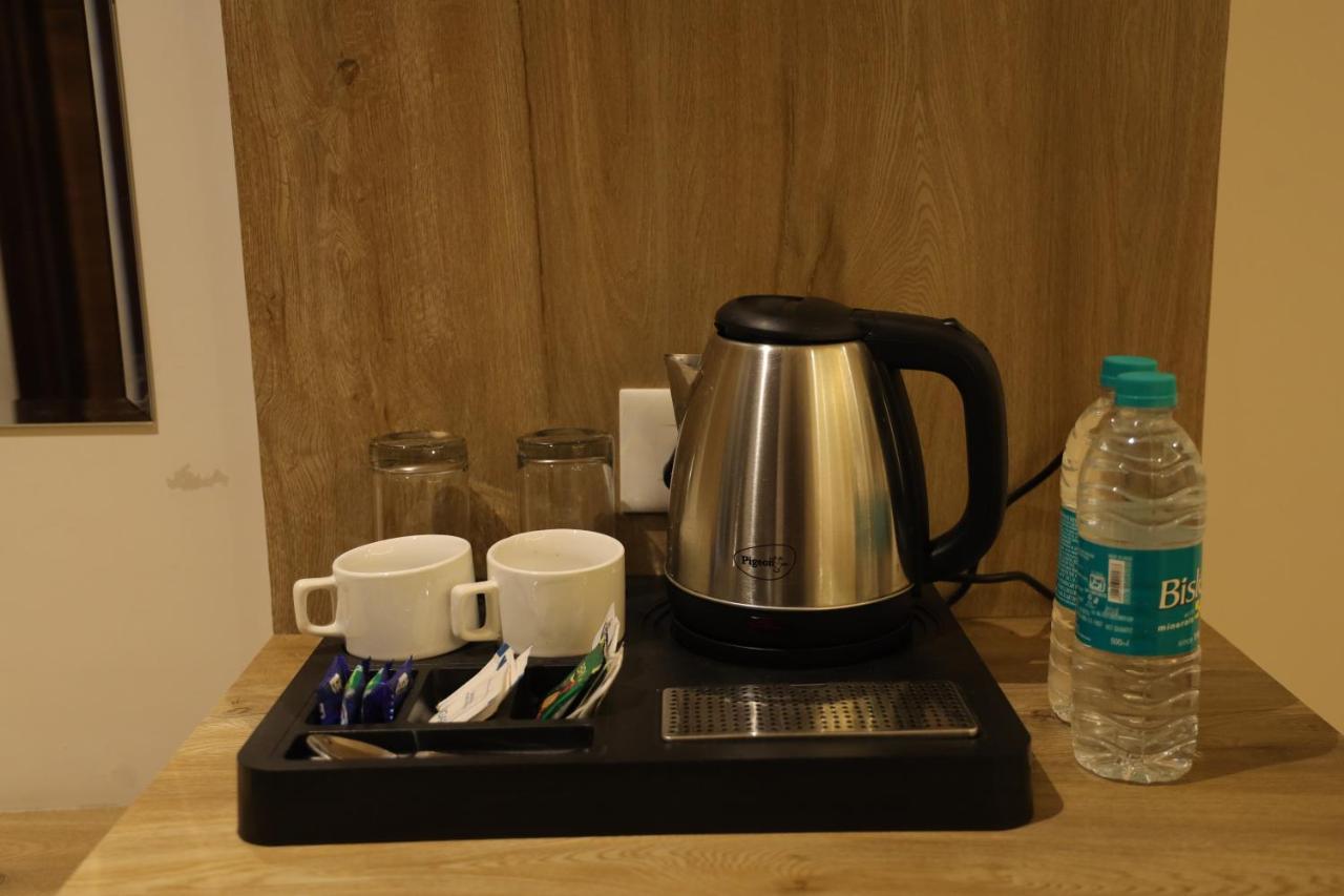 Hotel Crown Savoy, Near Railway Station & Guru Nanak Dev University Amritszár Kültér fotó