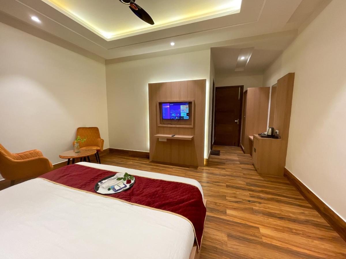 Hotel Crown Savoy, Near Railway Station & Guru Nanak Dev University Amritszár Kültér fotó